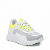 Sneakers σε κίτρινο χρώμα, με κορδόνια και χρωματιστές λεπτομέρειες, για κορίτσι XTI 107829 2