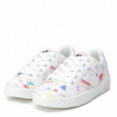 Λευκά sneakers με πολύχρωμα σχέδια, για κορίτσι XTI 107850 