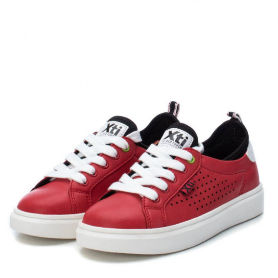 Κόκκινα sneakers, με λευκά κορδόνια XTI 107870 