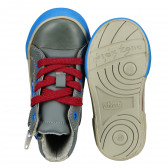 Ψηλές μπότες με κόκκινα κορδόνια για αγοράκια, γκρι Chicco 170056 3