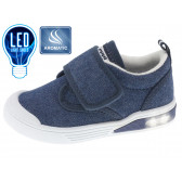 Πάνινα παπούτσια με φωτάκια και ανυψωμένη σόλα για μωρό, μπλε Beppi 218740 