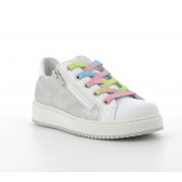 Πάνινα παπούτσια με χρωματιστά κορδόνια, σε λευκό και ασημί PRIMIGI 224045 