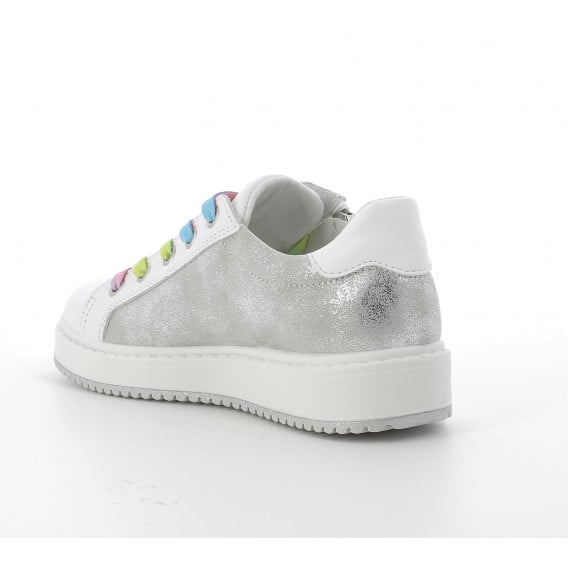 Πάνινα παπούτσια με χρωματιστά κορδόνια, σε λευκό και ασημί PRIMIGI 224047 3