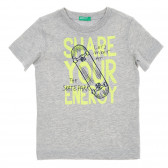 Βαμβακερό μπλουζάκι με την επιγραφή Μοιραστείτε την ενέργειά σας για ένα μωρό, γκρι Benetton 224446 
