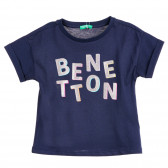 Βαμβακερή μπλούζα με κοντά μανίκια και μπροκαρ επιγραφή, σκούρο μπλε Benetton 224530 