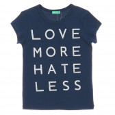 Βαμβακερή μπλούζα με κοντά μανίκια και επιγραφή Αγάπη περισσότερο μίσος λιγότερο, σκούρο μπλε Benetton 224549 