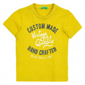 Βαμβακερή μπλούζα με κοντά μανίκια και επιγραφή, με κίτρινο χρώμα Benetton 224720 