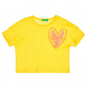Βαμβακερό μπλουζάκι με καρδιά και επώνυμη επιγραφή για μωρό, κίτρινο Benetton 224735 