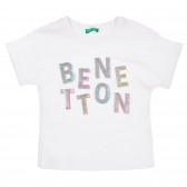 Βαμβακερό μπλουζάκι με λευκή επιγραφή Benetton 225107 