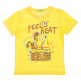 Βαμβακερό μπλουζάκι με γραφικό σχέδιο για ένα μωρό, με κίτρινο χρώμα Benetton 236627 
