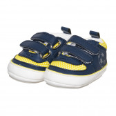 Αθλητικά παπούτσια με κίτρινες λεπτομέρειες, σε σκούρο μπλε χρώμα. Sterntaler 283895 