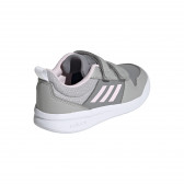 Γκρι αθλητικά παπούτσια Adidas Tensaur C με ροζ λεπτομέρειες Adidas 286651 7