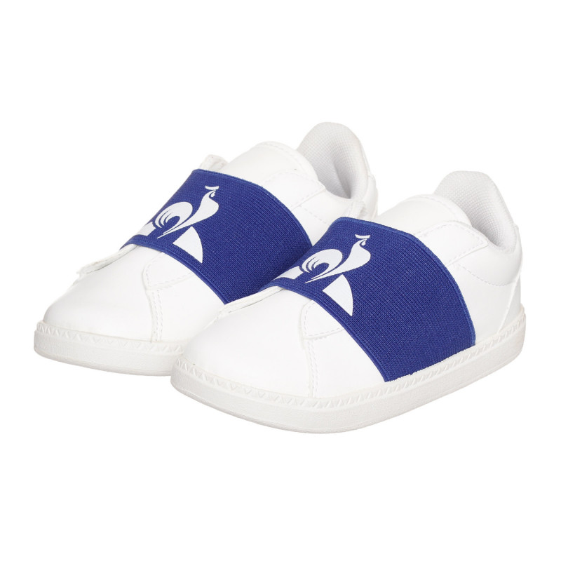 Λευκά αθλητικά παπούτσια με μπλε λεπτομέρειες και το λογότυπο της μάρκας  332596