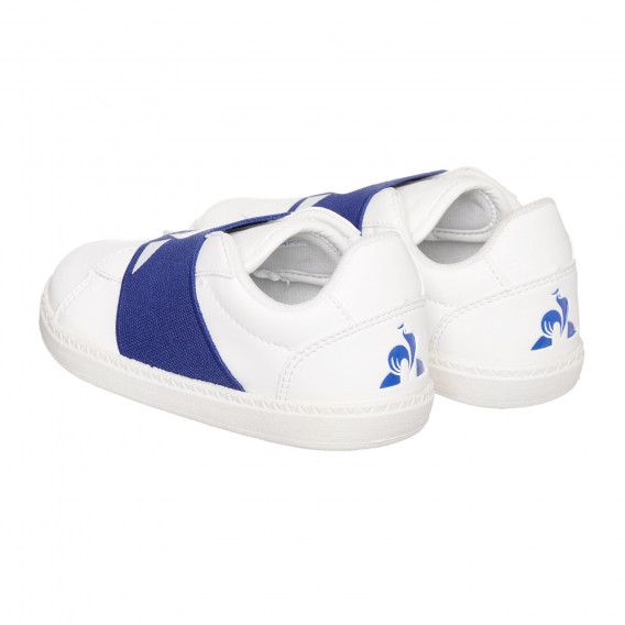 Λευκά αθλητικά παπούτσια με μπλε λεπτομέρειες και το λογότυπο της μάρκας Le coq sportif 332598 2