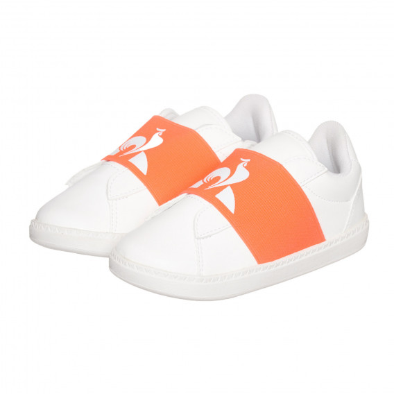 Λευκά αθλητικά παπούτσια με πορτοκαλί λεπτομέρειες και το λογότυπο της μάρκας Le coq sportif 332599 