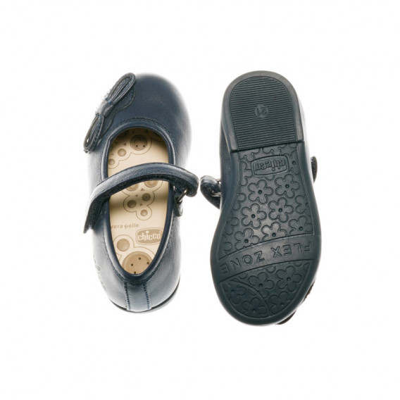 Δερμάτινα παπούτσια για κορίτσια σε μπλε με φιόγκο Chicco 40093 3