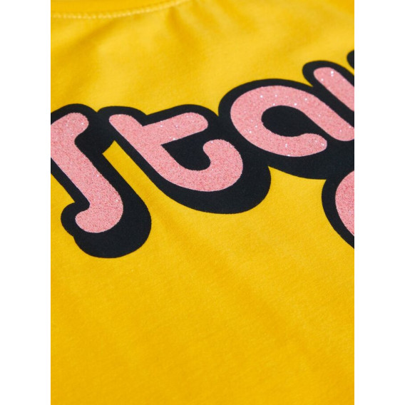 Κίτρινη βαμβακερή μπλούζα με κοντό μανίκι και ροζ γράμματα για κορίτσι Name it 54329 3