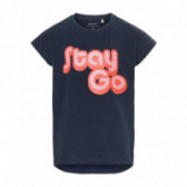 Βαμβακερή μπλούζα με κοντά μανίκια και γράμματα "STAY GO" για κορίτσι Name it 54330 
